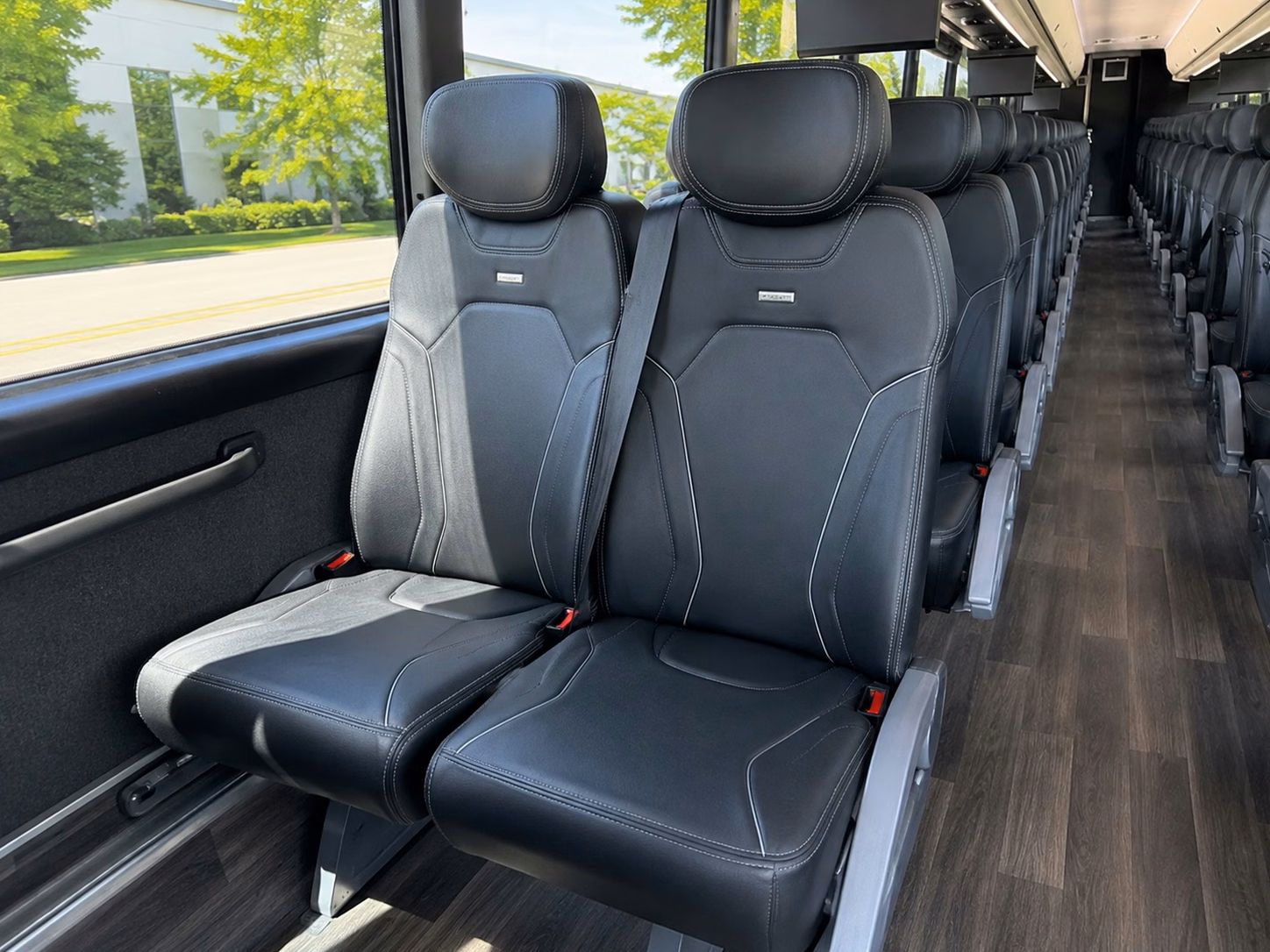 charter buses for little rock wedding weekends at destination venues