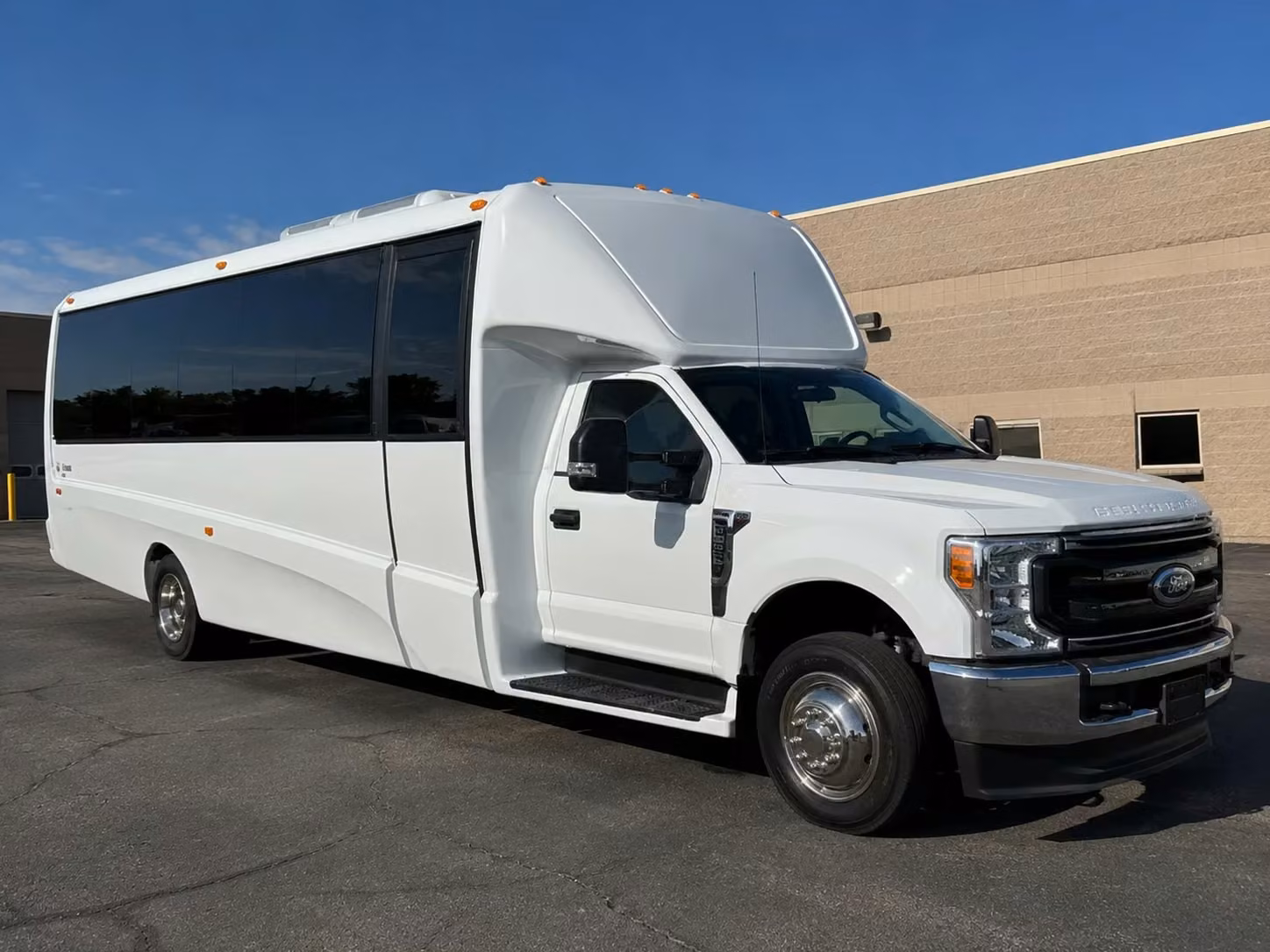 little rock 18 passenger minibus rental